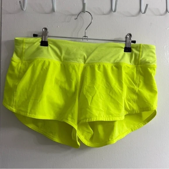 Lululemon speed up low rise  lined short 2.5” SZ 8 Women's Neon Green Shorts - Picture 6 of 10